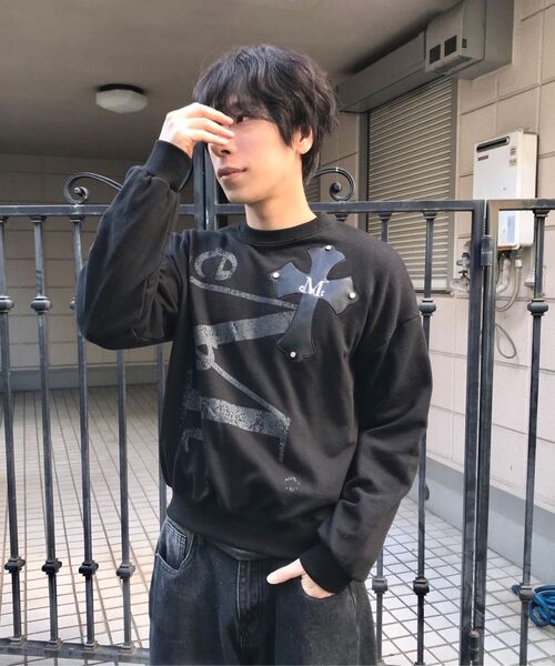 MUCENT(ムセント)の「ダンテクラックロゴクロスレザーパッチスウェット男女共用(2カラー)(スウェット・レディース・ブラック/グレー系・FREE)」の5枚目の写真