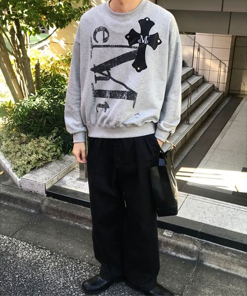 MUCENT(ムセント)の「ダンテクラックロゴクロスレザーパッチスウェット男女共用(2カラー)(スウェット・レディース・ブラック/グレー系・FREE)」の4枚目の写真