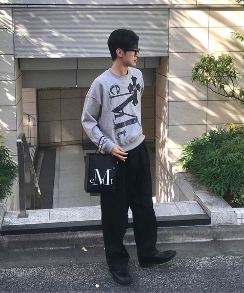MUCENT(ムセント)の「ダンテクラックロゴクロスレザーパッチスウェット男女共用(2カラー)(スウェット・レディース・ブラック/グレー系・FREE)」の3枚目の写真
