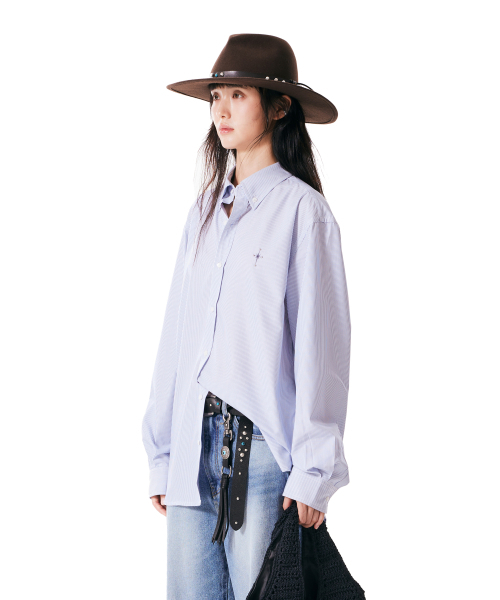 IUGAMAKARAS(イウガマカラス)の「Striped Formal Shirt (Blue)(シャツ/ブラウス・レディース・その他・1/2)」の2枚目の写真