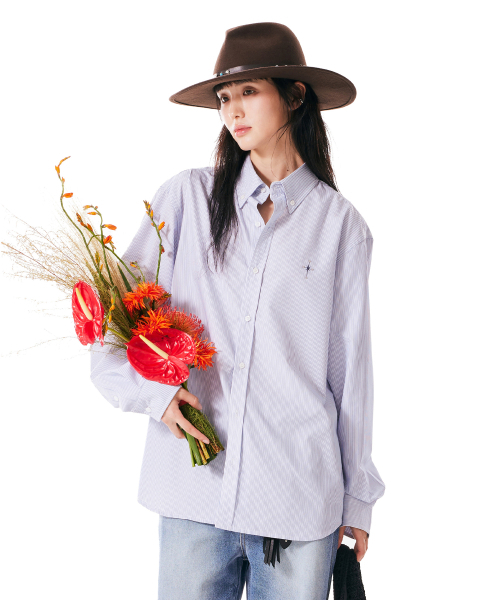 IUGAMAKARAS(イウガマカラス)の「Striped Formal Shirt (Blue)(シャツ/ブラウス・レディース・その他・1/2)」の5枚目の写真