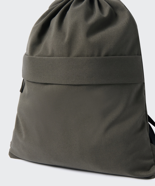 MUSINSA STANDARD（ムシンサスタンダード）の「TR ミニマルドローストリングバックパック [ダスティカーキ]（バックパック/リュック・メンズ・その他・FREE）」の8枚目の写真