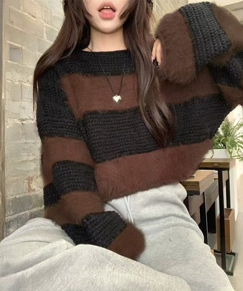 SpRay(スプレイ)の「シャギーボーダークロップドニット(ニット/セーター・レディース・カーキ/ブラウン/ホワイト×ブラック/ブラック×グレー/ホワイト×ネイビー・FREE)」の4枚目の写真