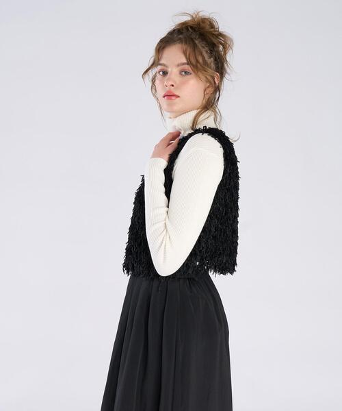To b. by agnes b.（トゥービーバイアニエスベー）の「ファンシー ヤーン ベスト（ベスト・レディース・ブラック・40/36/38）」の4枚目の写真