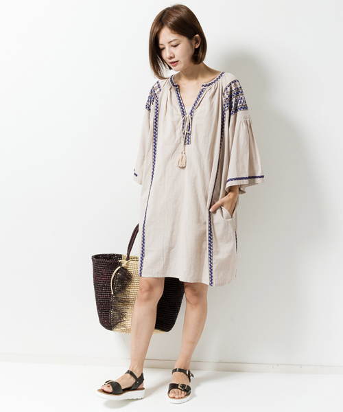 navasana(ナバアサナ)の「navasanaキャンブリックマルチ刺繍ミニワンピース/712-NAM-ais-N161-OP028(ワンピース・レディース・ブラック/ライトグレー・FREE)」の3枚目の写真