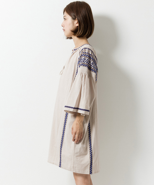 navasana(ナバアサナ)の「navasanaキャンブリックマルチ刺繍ミニワンピース/712-NAM-ais-N161-OP028(ワンピース・レディース・ブラック/ライトグレー・FREE)」の6枚目の写真