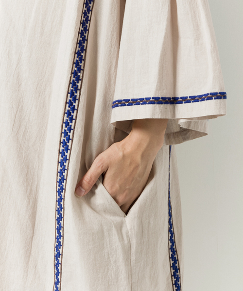 navasana(ナバアサナ)の「navasanaキャンブリックマルチ刺繍ミニワンピース/712-NAM-ais-N161-OP028(ワンピース・レディース・ブラック/ライトグレー・FREE)」の14枚目の写真