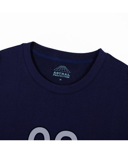 ASTRAL PROJECTION（アストラルプロジェクション）の「エイピーエイピー オーバーサイズ ロングスリーブTシャツ_ネイビー（Tシャツ/カットソー・メンズ・その他・LARGE/MEDIUM/X-LARGE/XX-LARGE）」の3枚目の写真