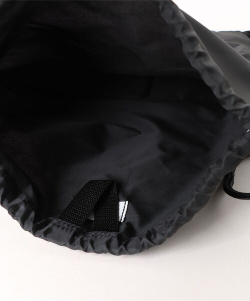 adidas(アディダス)の「adidas アディダス U ADICOLOR GYMSACK バッグ JX0229 BLACK/WHITE(ボディバッグ/ウエストポーチ・メンズ・ブラック・FREE)」の4枚目の写真