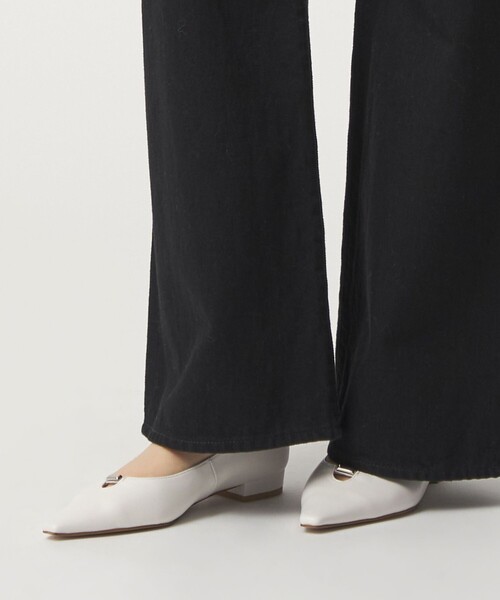 ODETTE E ODILE（オデットエオディール）の「レクタングルメタル フラット20↑（パンプス・レディース・オフホワイト/ブラック/モカ・22cm/22.5cm/23cm/23.5cm/24cm/24.5cm/25cm）」の4枚目の写真