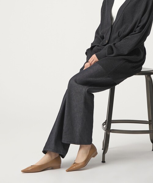 ODETTE E ODILE（オデットエオディール）の「レクタングルメタル フラット20↑（パンプス・レディース・オフホワイト/ブラック/モカ・22cm/22.5cm/23cm/23.5cm/24cm/24.5cm/25cm）」の7枚目の写真