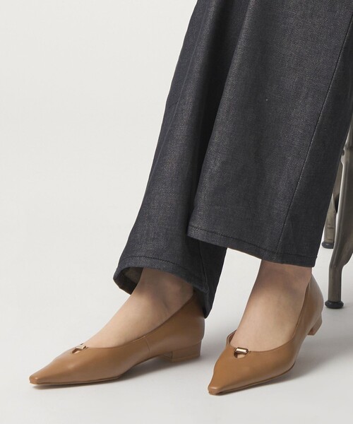 ODETTE E ODILE（オデットエオディール）の「レクタングルメタル フラット20↑（パンプス・レディース・オフホワイト/ブラック/モカ・22cm/22.5cm/23cm/23.5cm/24cm/24.5cm/25cm）」の8枚目の写真