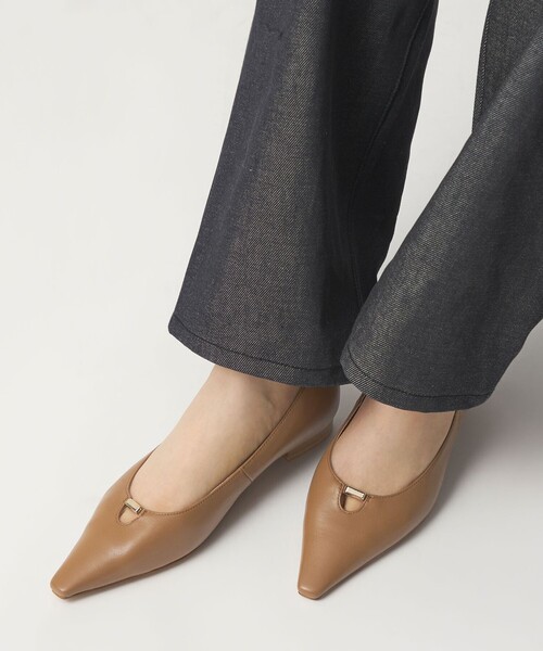 ODETTE E ODILE（オデットエオディール）の「レクタングルメタル フラット20↑（パンプス・レディース・オフホワイト/ブラック/モカ・22cm/22.5cm/23cm/23.5cm/24cm/24.5cm/25cm）」の9枚目の写真