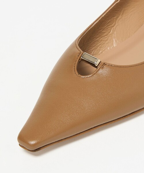 ODETTE E ODILE（オデットエオディール）の「レクタングルメタル フラット20↑（パンプス・レディース・オフホワイト/ブラック/モカ・22cm/22.5cm/23cm/23.5cm/24cm/24.5cm/25cm）」の16枚目の写真