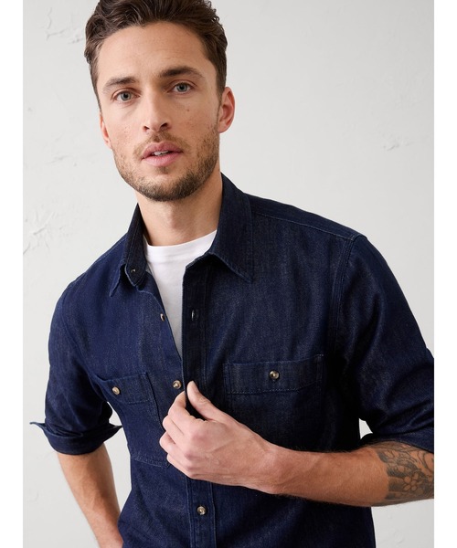 BANANA REPUBLIC FACTORY STORE(バナナリパブリック ファクトリーストア)の「BANANA REPUBLIC FACTORY STORE スタンダードフィット ヴィンテージ デニムシャツ(シャツ/ブラウス・メンズ・インディゴブルー/イエロー・M/L/S/XL)」の1枚目の写真