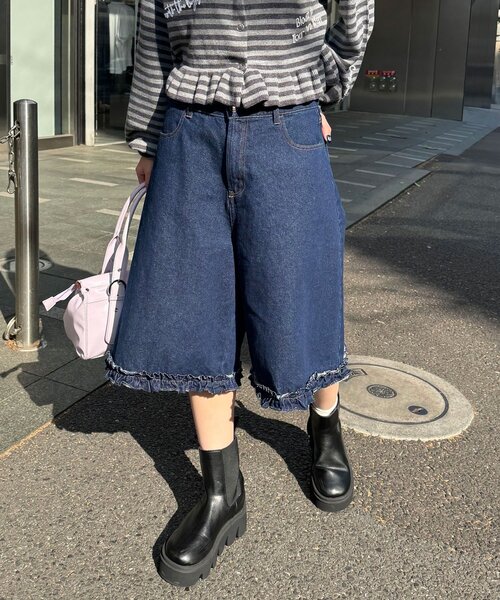 CIAOPANIC(チャオパニック)の「【無地/花柄】裾フリルデニムハーフパンツ(デニムパンツ・レディース・インディゴブルー/ブルー/サックスブルー・ONE SIZE)」の3枚目の写真