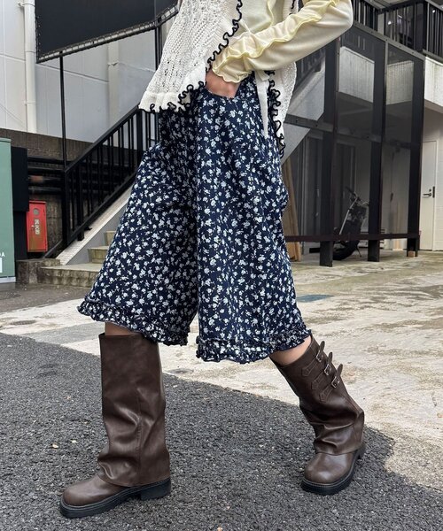 CIAOPANIC(チャオパニック)の「【無地/花柄】裾フリルデニムハーフパンツ(デニムパンツ・レディース・インディゴブルー/ブルー/サックスブルー・ONE SIZE)」の4枚目の写真