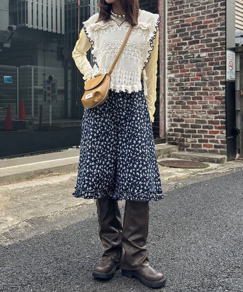 CIAOPANIC(チャオパニック)の「【無地/花柄】裾フリルデニムハーフパンツ(デニムパンツ・レディース・インディゴブルー/ブルー/サックスブルー・ONE SIZE)」の6枚目の写真