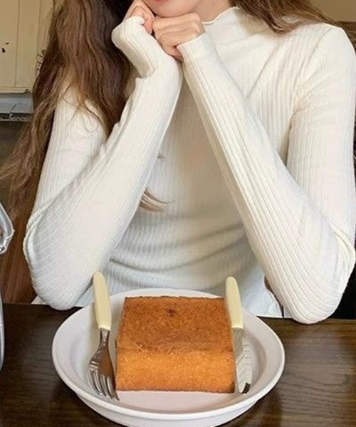 gossip！ロサンゼルス（ゴシップロサンゼルス）の「YUGA　ティアードケーキスカート　ハーフタートルネック　トップス（Tシャツ/カットソー・レディース・ホワイト・M/L）」の8枚目の写真