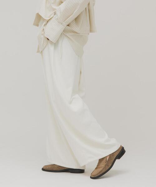 KBF（ケイビーエフ）の「ピーチスキンWIDEパンツ（その他パンツ・レディース・ボルドー/ネイビー/アイボリー・ONE）」の4枚目の写真