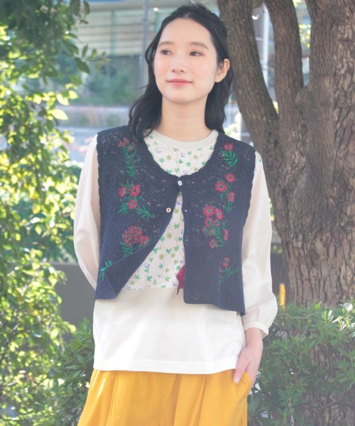 SUPER HAKKA（スーパーハッカ）の「フラワーフォール刺繍コットンニットベスト（ベスト・レディース・ネイビー/イエロー/キナリ・FREE）」の8枚目の写真
