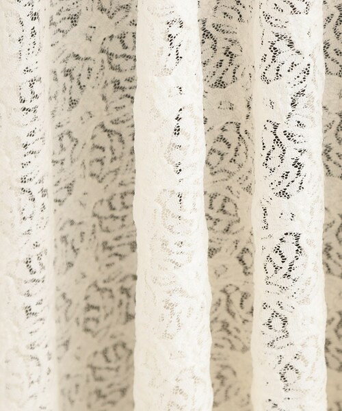 SHOO・LA・RUE（シューラルー）の「【前後2WAYネック】レイヤードスタイルにおすすめ レースキャミチュニック（チュニック・レディース・オフホワイト/ブラック・00）」の9枚目の写真