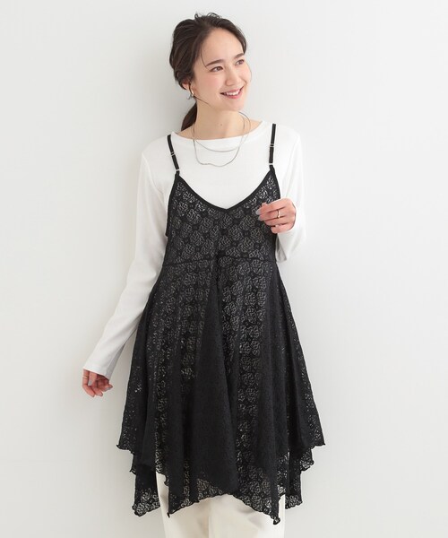 SHOO・LA・RUE（シューラルー）の「【前後2WAYネック】レイヤードスタイルにおすすめ レースキャミチュニック（チュニック・レディース・オフホワイト/ブラック・00）」の13枚目の写真