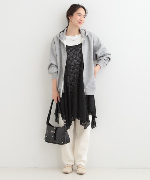 SHOO・LA・RUE（シューラルー）の「【前後2WAYネック】レイヤードスタイルにおすすめ レースキャミチュニック（チュニック・レディース・オフホワイト/ブラック・00）」の15枚目の写真