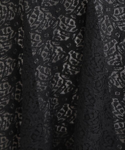 SHOO・LA・RUE（シューラルー）の「【前後2WAYネック】レイヤードスタイルにおすすめ レースキャミチュニック（チュニック・レディース・オフホワイト/ブラック・00）」の16枚目の写真