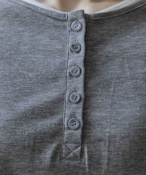 slattgir(スラットジール)の「高身長 配色ヘンリーネックプルオーバー(トールサイズ)Essenave(Tシャツ/カットソー・レディース・グレー/チャコールグレー・TM/TL/TLL/T3L)」の17枚目の写真