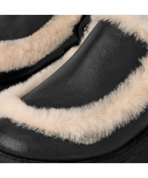 UGG(アグ)の「UGG【アグ】- レザー サンダル ウィメンズ 【W ESMEE LEATHERCLOG 1171507-BLK】(サンダル・レディース・ブラック・24.0cm/23.0cm/25.0cm)」の8枚目の写真