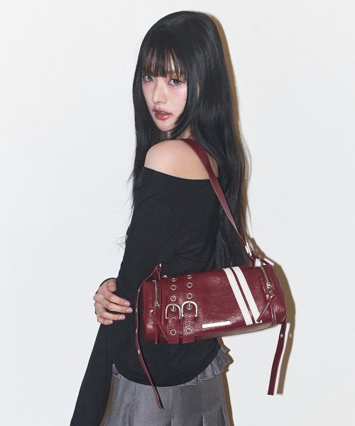 ILLIGO(イリゴ)の「ラインバックルシリンダーバッグバーガンディ(ショルダーバッグ・レディース・その他・OS)」の2枚目の写真