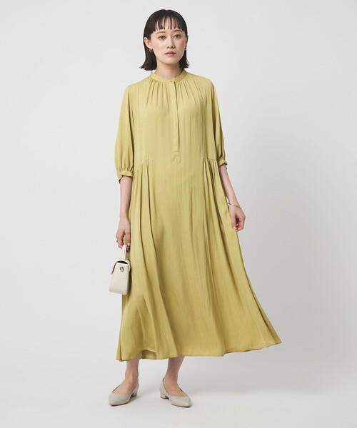 green label relaxing（グリーンレーベルリラクシング）の「サテン ギャザー ショートスリーブ ワンピース 2（ドレス・レディース・イエロー/その他1/ネイビー・FREE）」の3枚目の写真