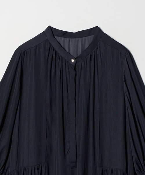 green label relaxing（グリーンレーベルリラクシング）の「サテン ギャザー ショートスリーブ ワンピース 2（ドレス・レディース・イエロー/その他1/ネイビー・FREE）」の17枚目の写真