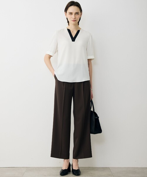 ICB(アイシービー)の「BackSatinAmunzen 5分袖Vネック配色ブラウス(シャツ/ブラウス・レディース・ブラック系8/ブラック系/アイボリー系・X-SMALL/SMALL/MEDIUM)」の4枚目の写真