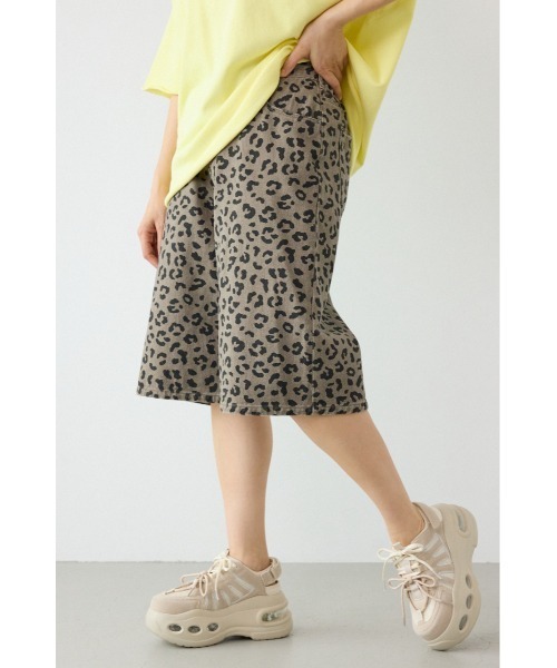 RODEO CROWNS WIDE BOWL（ロデオクラウンズワイドボウル）の「WIDE BERMUDA SHORTS（その他パンツ・レディース・ブラック/ブルー系その他3/グレー系その他/ブルー/カモフラージュ/ブラウン・SMALL/MEDIUM）」の2枚目の写真