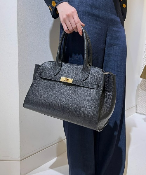 allureville(アルアバイル)の「◇フロント尾錠トートバッグ(ショルダーバッグ・レディース・ダークブラウン/ブラック・FREE)」の2枚目の写真