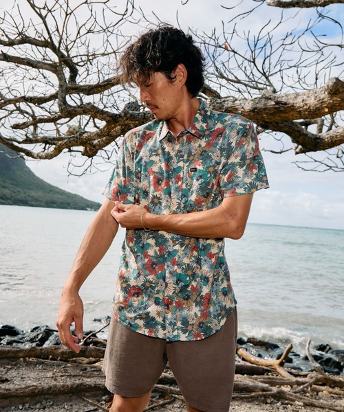 RVCA(ルーカ)の「RVCA メンズ BOTANICAL SS 半袖シャツ 【2026年春夏モデル】(シャツ/ブラウス・メンズ・ベージュ系その他2/レッド系その他・X-LARGE/SMALL/MEDIUM/LARGE)」の2枚目の写真