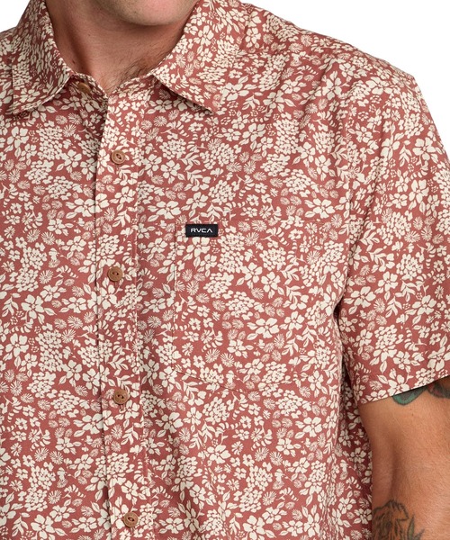 RVCA(ルーカ)の「RVCA メンズ BOTANICAL SS 半袖シャツ 【2026年春夏モデル】(シャツ/ブラウス・メンズ・ベージュ系その他2/レッド系その他・X-LARGE/SMALL/MEDIUM/LARGE)」の4枚目の写真