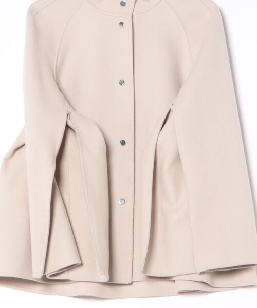 DESIGNWORKS（デザインワークス）の「ケープコート（ステンカラーコート・レディース・アイボリー・38）」の2枚目の写真