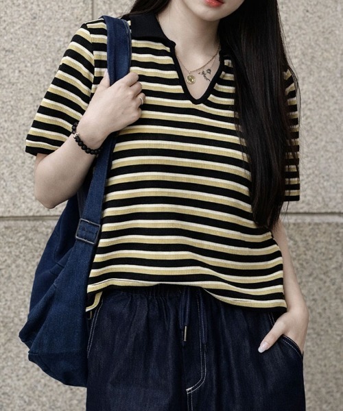 SallyLunn（サリーラン）の「細ボーダーVネック ゆるトップス（その他トップス・レディース・ブラック×グリーン/ブラック/レッド・FREE）」の2枚目の写真