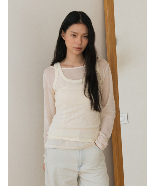 UNNOUT(アナウト)の「DELICATE SCOOP NECK SLEEVELESS SHIRT CREAM(Tシャツ/カットソー・レディース・その他・ONE SIZE)」の1枚目の写真