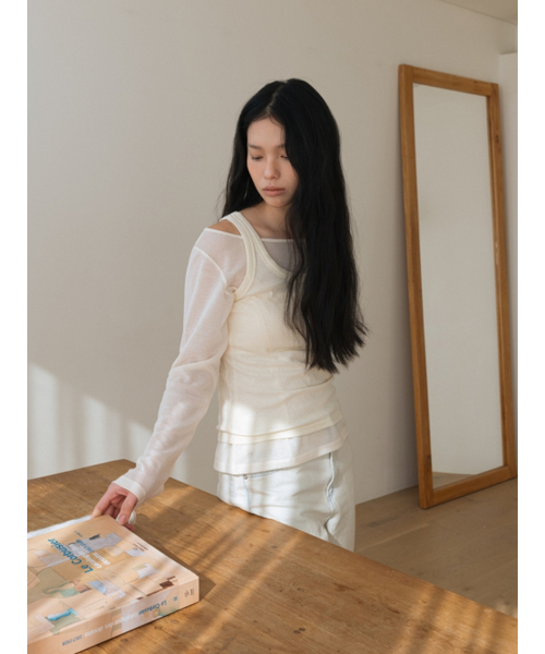 UNNOUT(アナウト)の「DELICATE SCOOP NECK SLEEVELESS SHIRT CREAM(Tシャツ/カットソー・レディース・その他・ONE SIZE)」の4枚目の写真