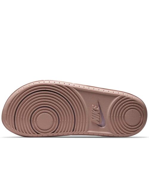 NIKE(ナイキ)の「ナイキ オフコート ウィメンズスライド / Nike Offcourt Women's Slides BQ4632-606 Barely Rose(サンダル・レディース・ライトピンク・22/26/25/24/23)」の3枚目の写真