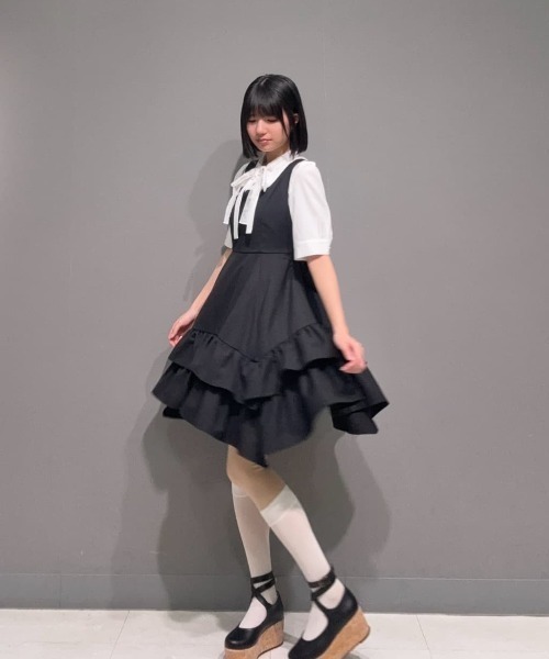 F i.n.t（フィント）の「ボリュームフリルヘムミニジャンパースカート/fint フィント（ジャンパースカート・レディース・ブラック/グレー・FREE）」の3枚目の写真