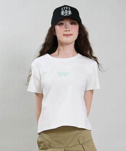 LURKING CLASS（ラーキングクラス）の「【ムラサキスポーツ限定】LURKING CLASS/ラーキングクラス 半袖 Tシャツ クロップド丈 LIV3 MINI S/S TEE ST26STM02W（Tシャツ/カットソー・レディース・ブラック/ホワイト・L/M）」の5枚目の写真