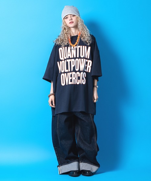 a.p.o.v.(エーピーオービー)の「a.p.o.v. アメカジ調ロゴビッグプリントスーパーオーバーサイズTシャツ(Tシャツ/カットソー・メンズ・ブラック/ネイビー/ホワイト・ONESIZE)」の5枚目の写真