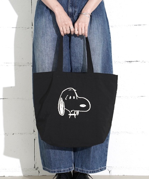 Vintage PEANUTS（ビンテージピーナッツ）の「"09"≪Vintage PEANUTS≫1ポケット ナイロン フェイス 刺繍 トートバッグ（トートバッグ・レディース・ダークグレー/イエロー/セージグリーン/アイボリー/ブラック/サックスブルー/ライトピンク・ONE SIZE）」の3枚目の写真