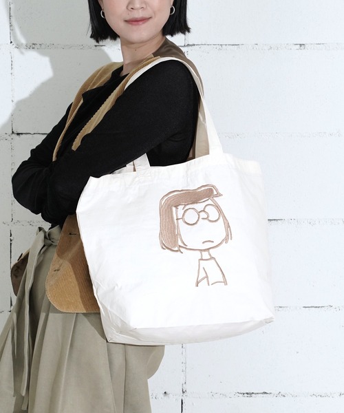 Vintage PEANUTS（ビンテージピーナッツ）の「"09"≪Vintage PEANUTS≫1ポケット ナイロン フェイス 刺繍 トートバッグ（トートバッグ・レディース・ダークグレー/イエロー/セージグリーン/アイボリー/ブラック/サックスブルー/ライトピンク・ONE SIZE）」の9枚目の写真