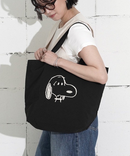 Vintage PEANUTS（ビンテージピーナッツ）の「"09"≪Vintage PEANUTS≫1ポケット ナイロン フェイス 刺繍 トートバッグ（トートバッグ・レディース・ダークグレー/イエロー/セージグリーン/アイボリー/ブラック/サックスブルー/ライトピンク・ONE SIZE）」の11枚目の写真